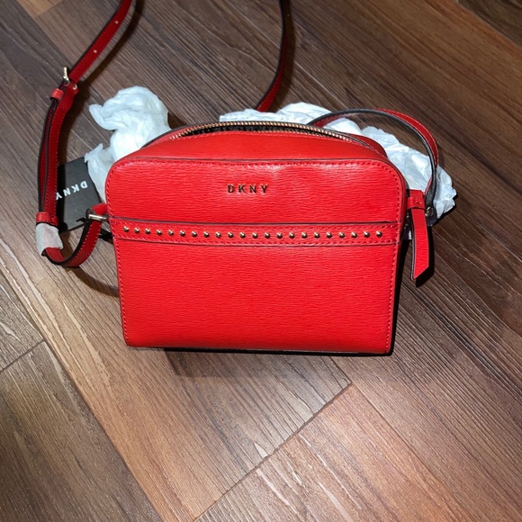 DKNY Faye-Top Zip Camera Bag - New Crossbody Bags - Picture 2 of 5